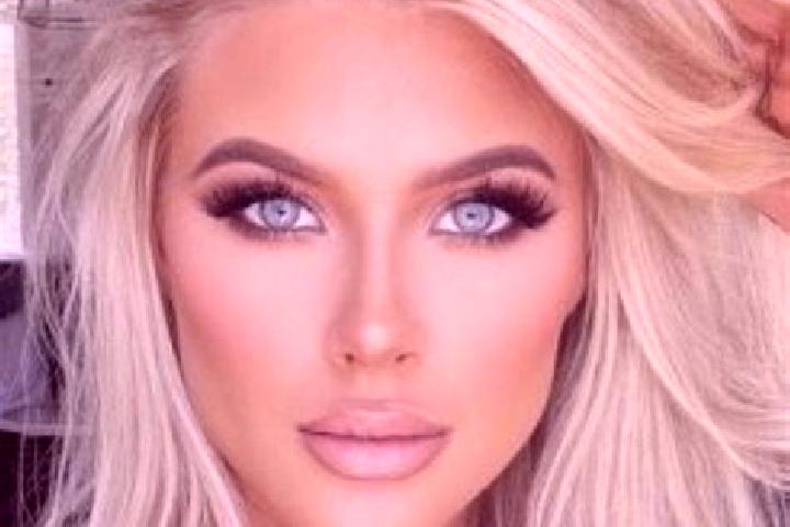 Adriana, 31, acompañante pelirroja de ojos azules y etnia negra basada en Al Makhadir. Ofrece Beso francés profundo, GFE (Experiencia de novia), Experiencia ...