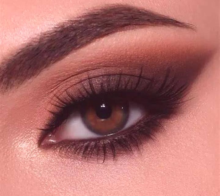 Alejandra, 37, acompañante morena de ojos grises y etnia caucásica basada en Concorezzo. Ofrece Noche completa, Masaje erótico, Fetiche. Disponible en domici...