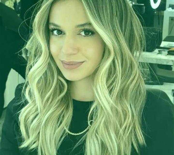Andrea, 23, acompañante rubia platino de ojos marrones y etnia eslava basada en Graested. Ofrece Parejas, Fetiche, Masaje de próstata, Striptease, Hasta el f...
