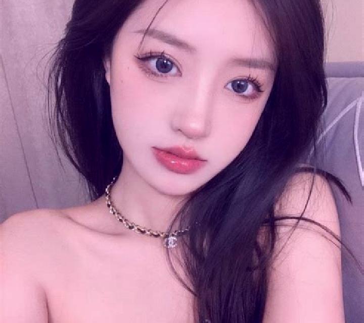 Blanca, 21, acompañante rubia platino de ojos avellana y etnia latina basada en Saar. Ofrece Experiencia de novia, Masaje de próstata, Striptease, Francés na...