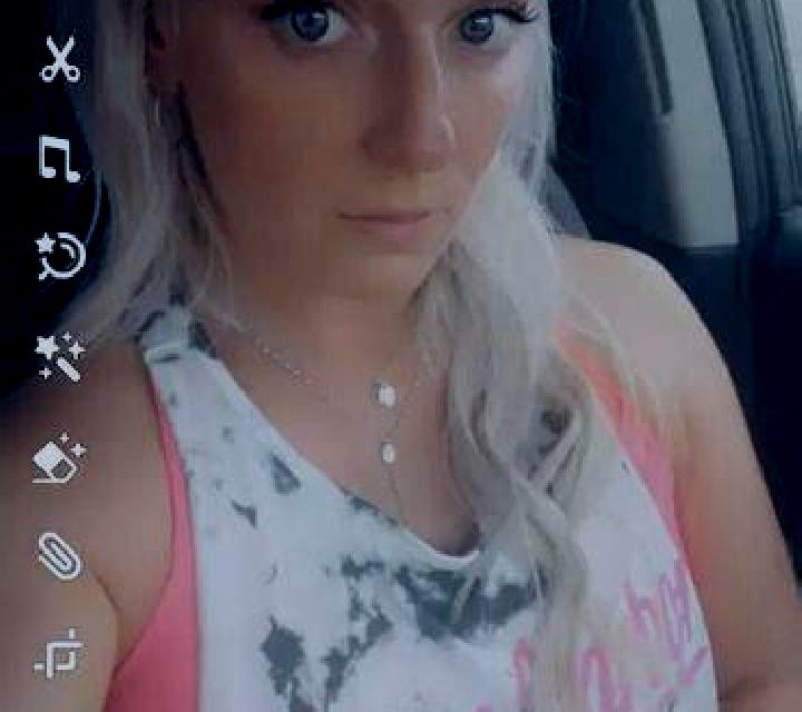 Cielo, 28 — Escort en Mungaoli, India