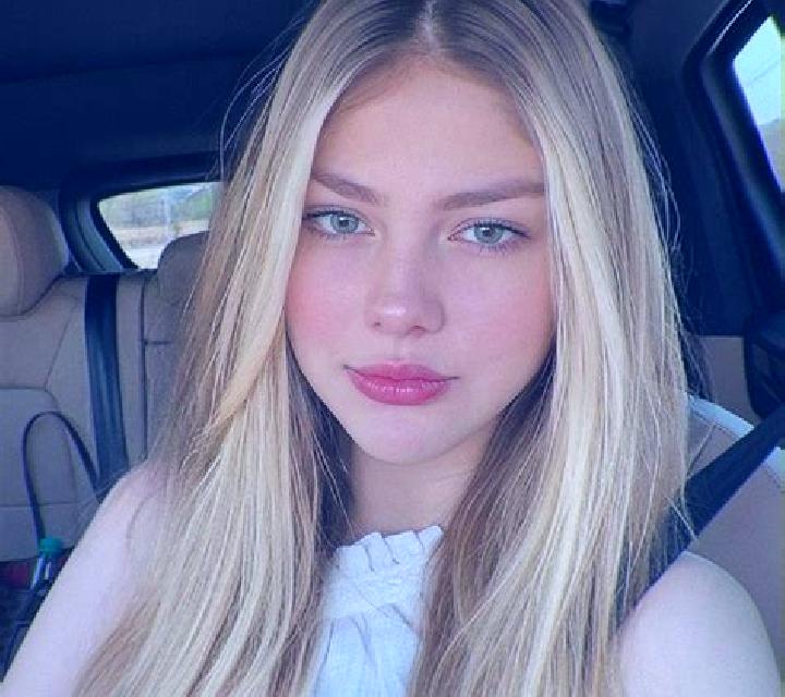 Claudia, 21, acompañante rubia de ojos marrones y etnia mezcla basada en Lesini. Ofrece Masaje erótico, Tríos / dúos, Hasta el final (CIM), Griego (anal). Di...
