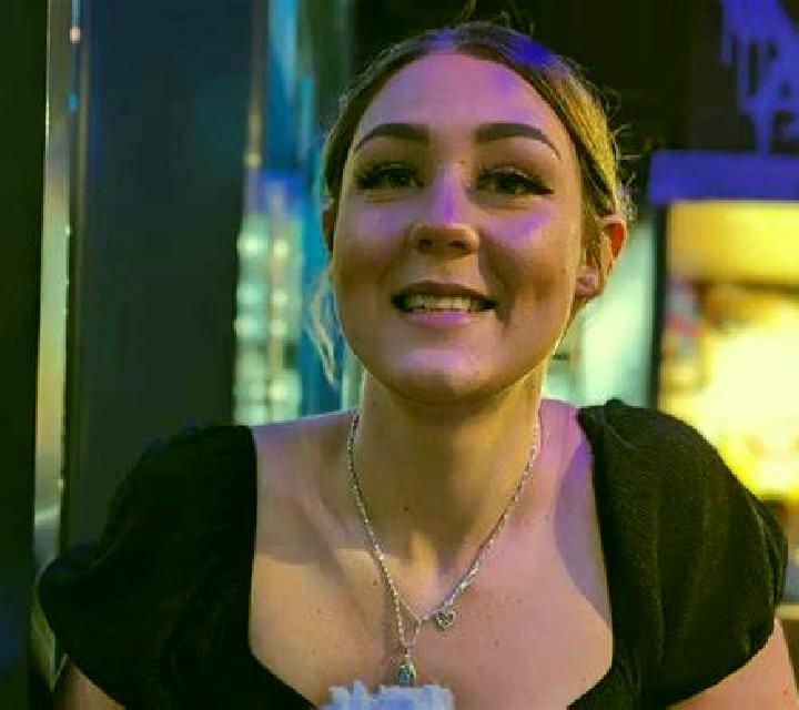 Daniela, 29, acompañante castaña de ojos ámbar y etnia mediterránea basada en Eisenberg. Ofrece Striptease, Parejas, Juego de roles. Disponible en domicilio ...
