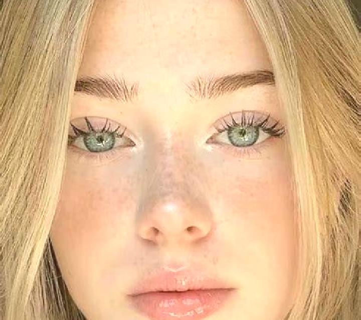 Daniela, 34, acompañante rubia de ojos oscuros y etnia mezcla basada en Chaveignes. Ofrece Masaje de próstata, Noche completa, Chica de fiesta, 69, Beso fran...