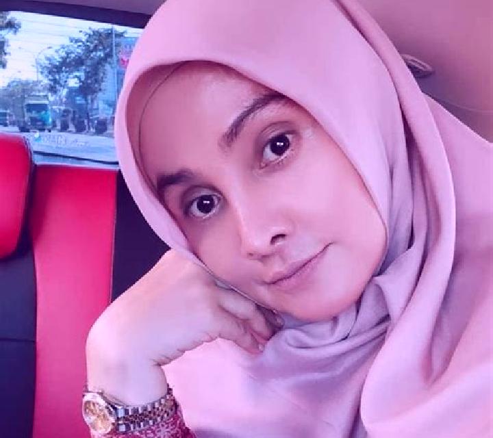 Daniela, 35 — Escort en Padangpanjang, Indonesia