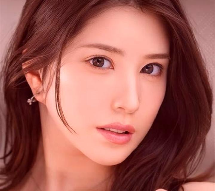Elena, 34 — Escort en Kampong Java Teban, Singapur