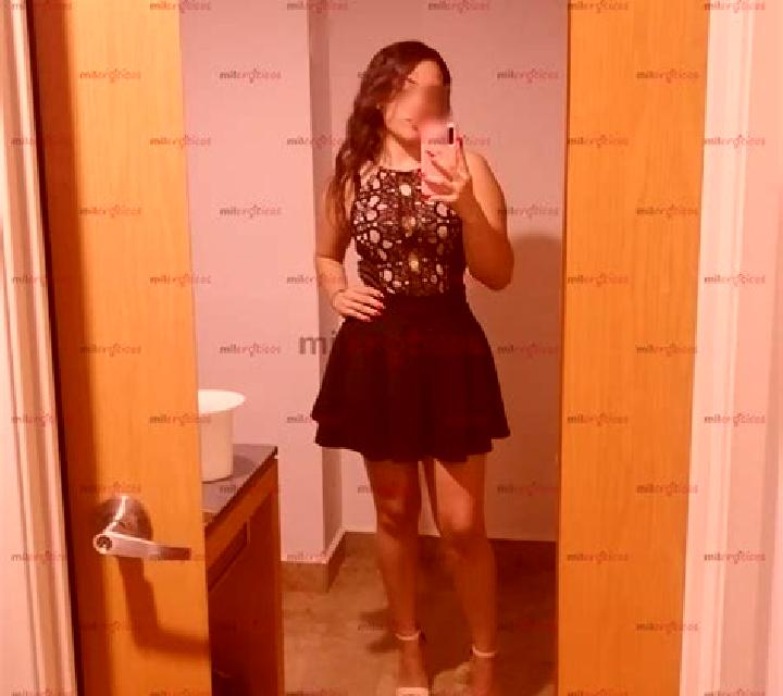Elena, 39, acompañante morena de ojos azules y etnia caucásica basada en Moro. Ofrece Dominación, Parejas, Masaje de próstata, Fetiche. Disponible en domicil...