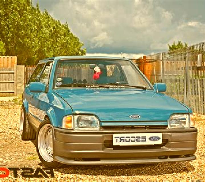 escort Aigialousa
