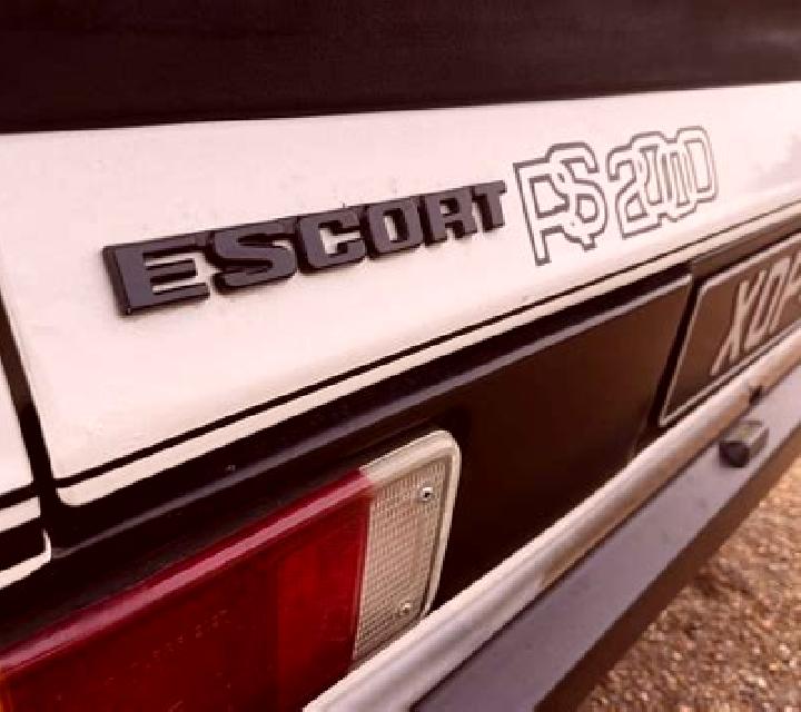 escort Birchwood Lakes