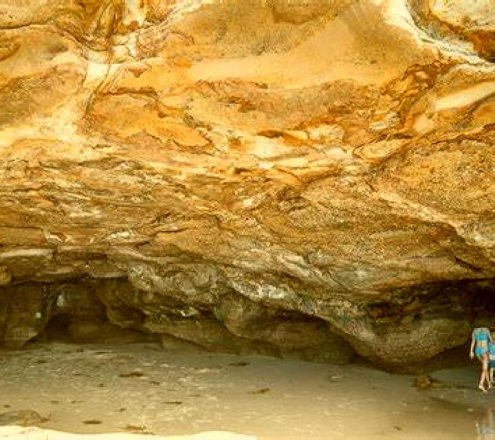 escort Caves Beach