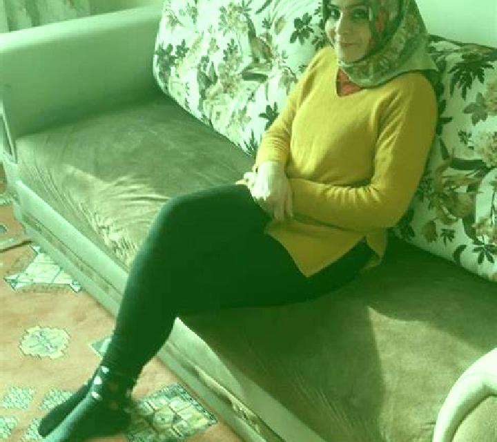 escort Hali Akhund