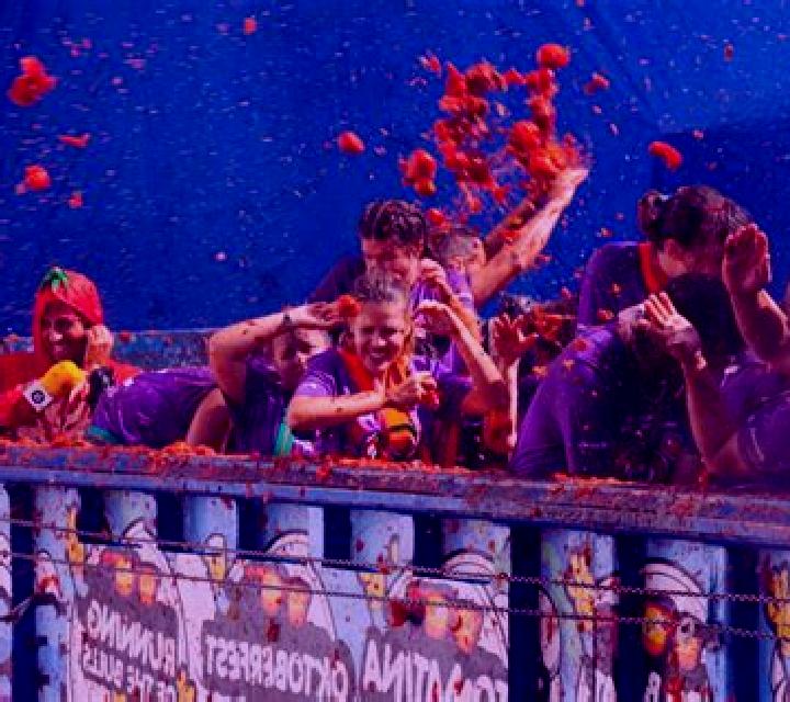 escort La Tomatina