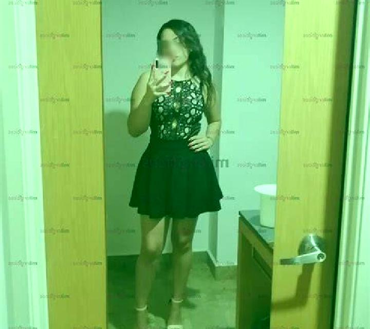 Estrella, 20, acompañante negra de ojos avellana y etnia mezcla basada en Tabasco. Ofrece 69, Experiencia de novia, Tríos / dúos. Disponible en domicilio y v...