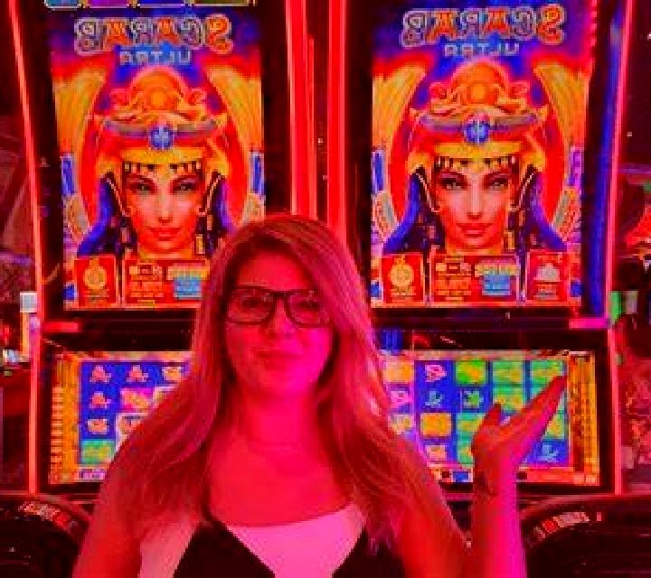 Giulia, 21 — Escort en Brecey, Francia