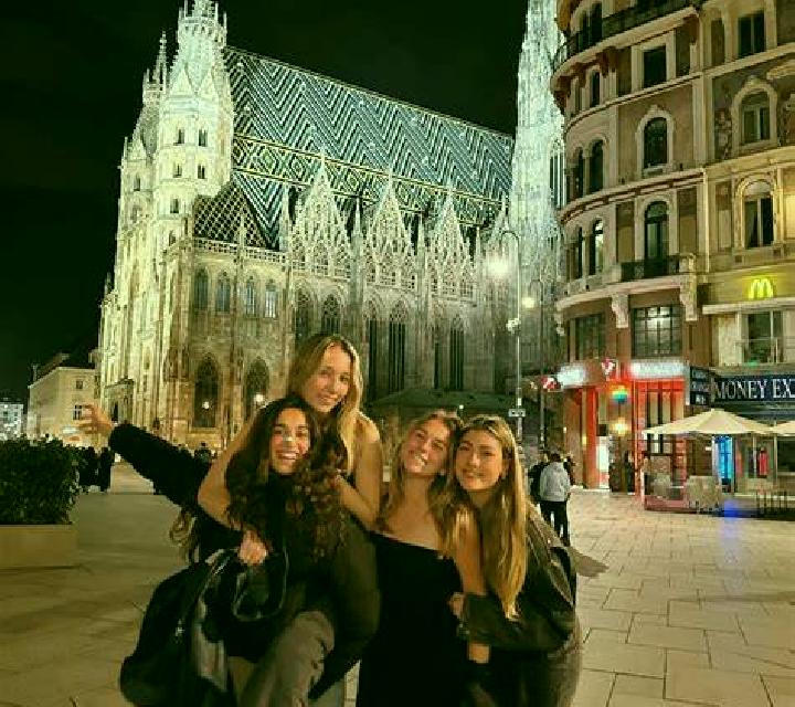 Giulia, 21 — Escort en Unteraigen, Austria