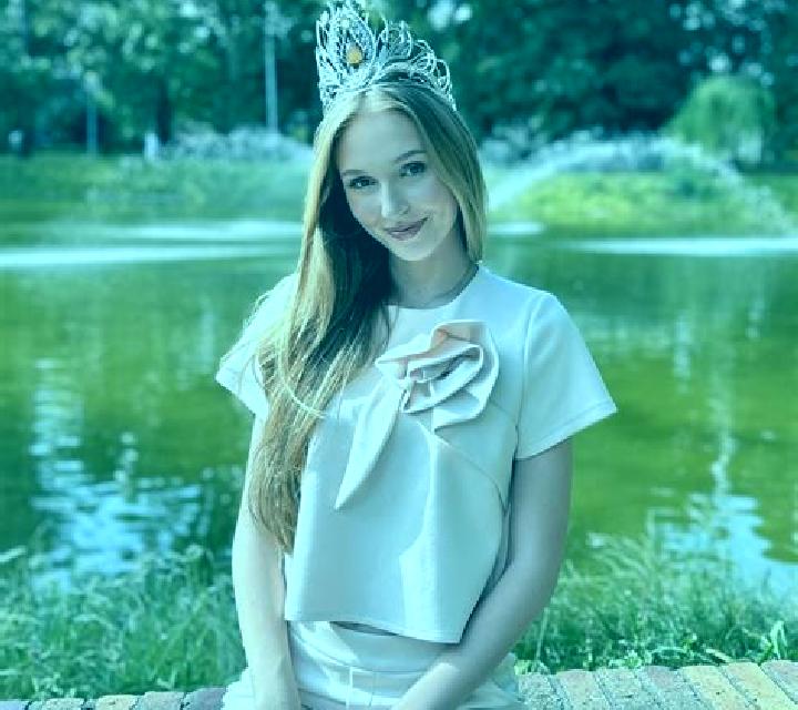 Giulia, 23 — Escort en Zabor, Polonia