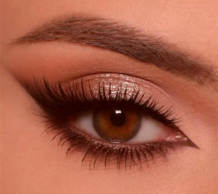 Giulia, 30, acompañante rubia de ojos marrones y etnia negra basada en Uripa. Ofrece Francés natural, Cita de cena, Dominación. Disponible en domicilio y vis...