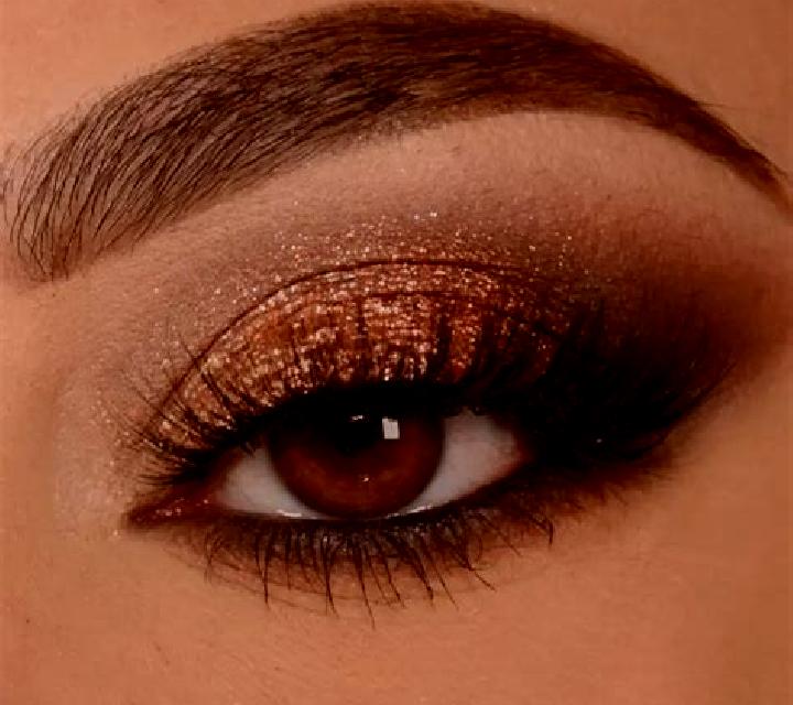 Giulia, 34, acompañante castaña de ojos marrones y etnia eslava basada en Derbur. Ofrece Masaje de próstata, Masaje, Chica de fiesta. Disponible en domicilio...