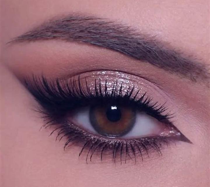 Giulia, 35, acompañante castaño claro de ojos marrones y etnia negra basada en Voltago. Ofrece Striptease, Hasta el final (CIM), GFE (Experiencia de novia), ...