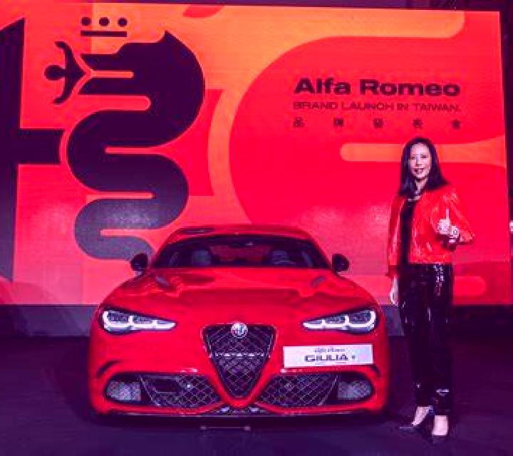Giulia, 39 — Escort en Tlutup, Indonesia
