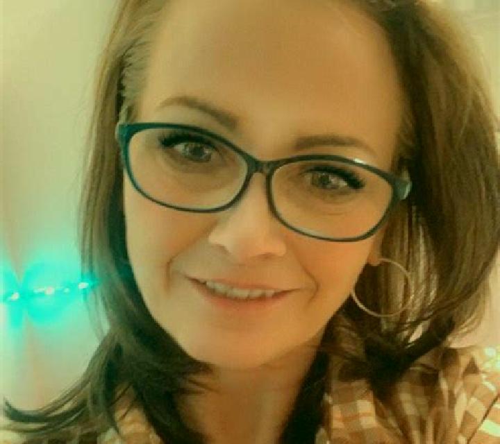 Irene, 31, acompañante morena de ojos ámbar y etnia latina basada en Celra. Ofrece Cita de cena, Beso francés profundo, Hasta el final (CIM). Disponible en d...