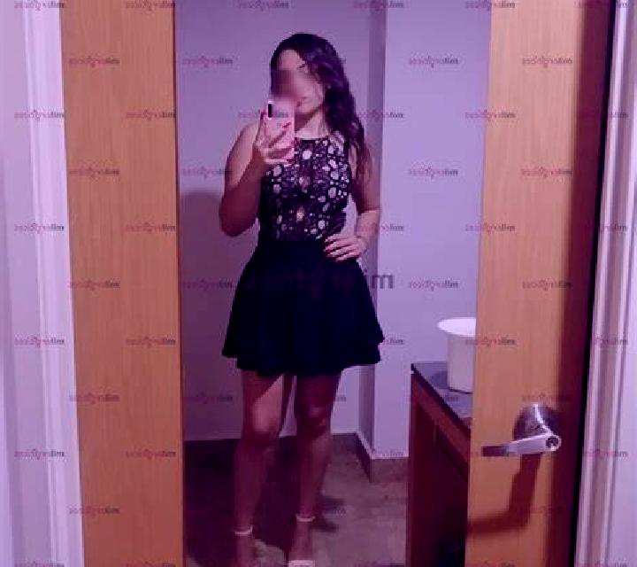 Julia, 22, acompañante negra de ojos marrones y etnia mediterránea basada en Luenen. Ofrece Striptease, Tríos / dúos, Beso francés profundo. Disponible en do...