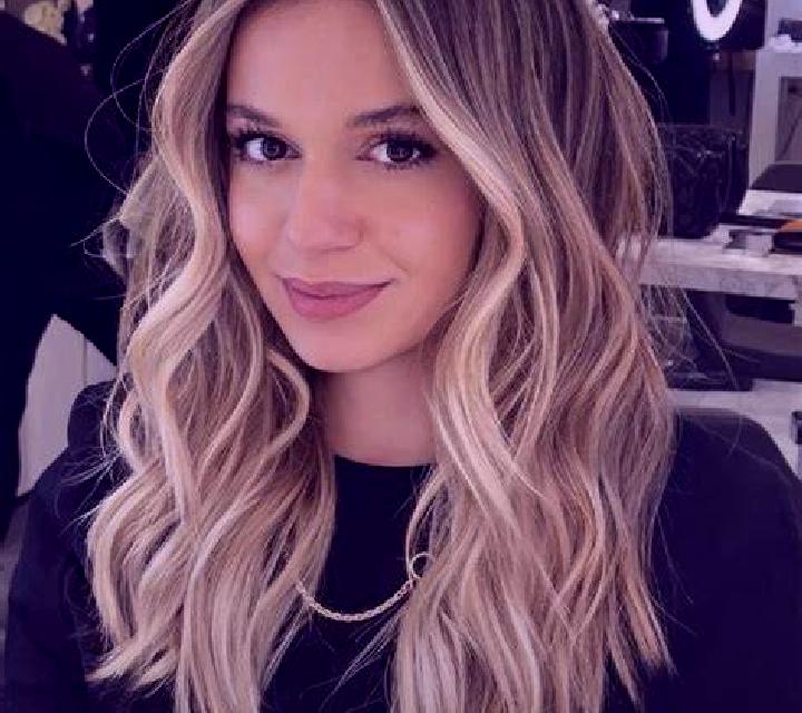 Julia, 24, acompañante rubia platino de ojos oscuros y etnia eslava basada en Baskoey. Ofrece Experiencia de novia, Acompañante de viaje. Disponible en domic...