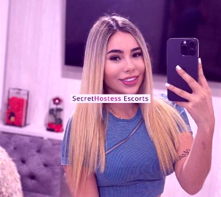 Julia, 27, acompañante castaño claro de ojos marrones y etnia oriente medio basada en Offumpo. Ofrece Tríos / dúos, Experiencia de novia, Noche completa. Dis...