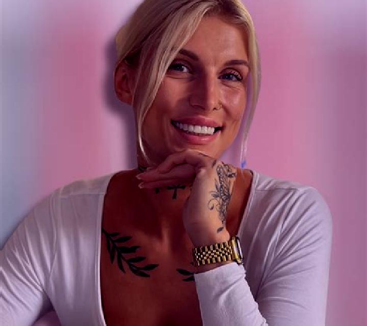 Lola, 21, acompañante pelirroja de ojos verdes y etnia negra basada en Dallington. Ofrece BDSM, Hasta el final (CIM), Tantra, Masaje erótico. Disponible en d...