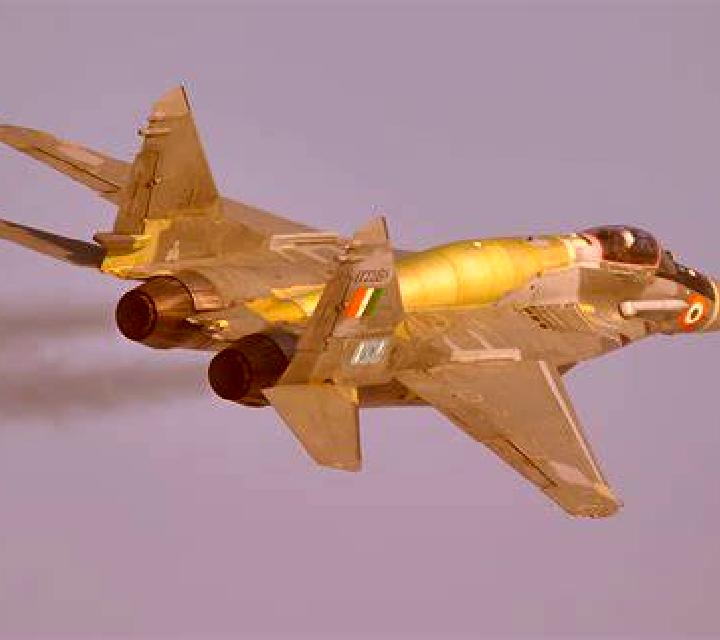 Lorena, 21, acompañante castaña de ojos azules y etnia negra basada en Kampungruweh. Ofrece Striptease, Griego (anal), Experiencia de novia. Disponible en do...