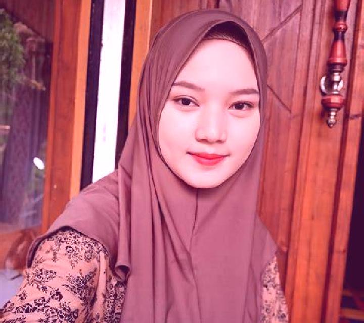 Lorena, 21 — Escort en Cibeber, Indonesia