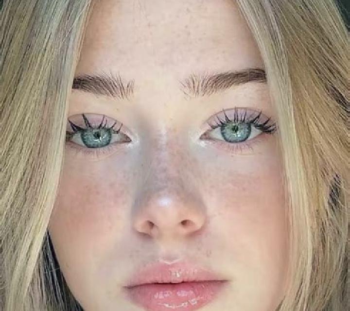 Lucía, 30, acompañante rubia de ojos ámbar y etnia eslava basada en Pende. Ofrece Griego (anal), Parejas, Acompañante de viaje. Disponible en domicilio y vis...