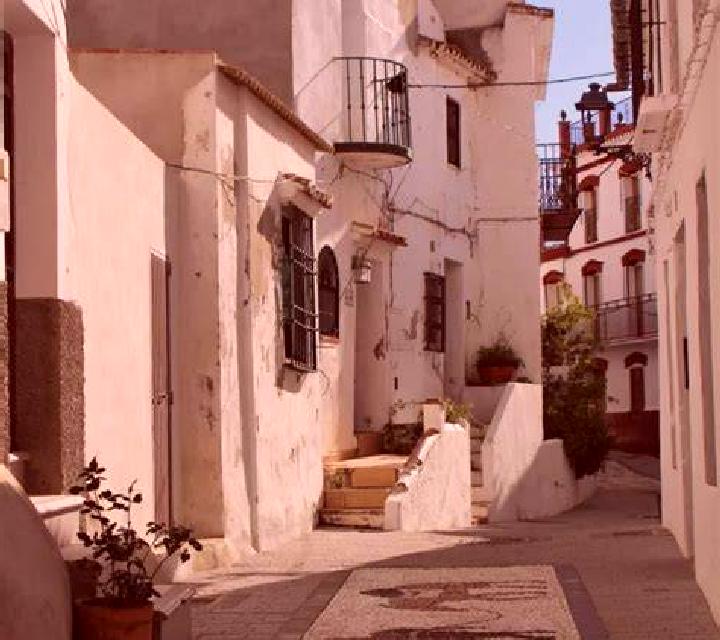 Luna, 39 — Escort en Sedella, España