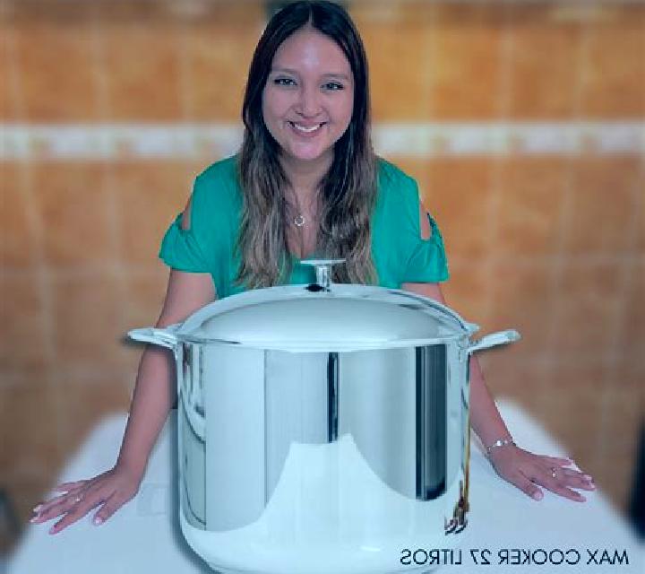 Mía, 31 — Escort en Rena, España