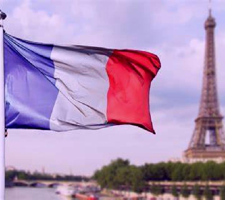 Manuela, 26, acompañante morena de ojos verdes y etnia caucásica basada en Starnberg. Ofrece Tríos / dúos, Cita de cena, GFE (Experiencia de novia), Griego (...