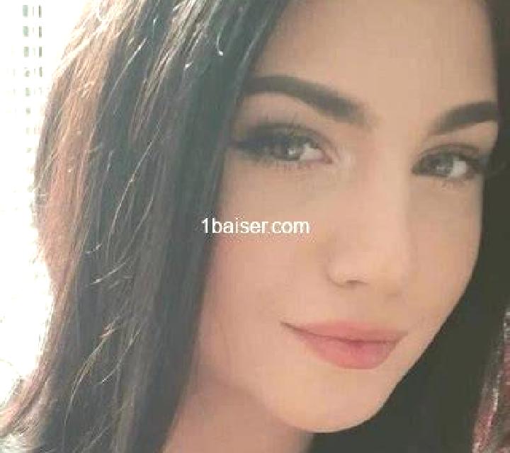 Mora, 21 — Escort en Gross Roennau, Alemania