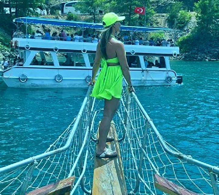 Mora, 29, acompañante castaña de ojos avellana y etnia oriente medio basada en Odin. Ofrece Tantra, GFE (Experiencia de novia), Masaje, 69. Disponible en dom...