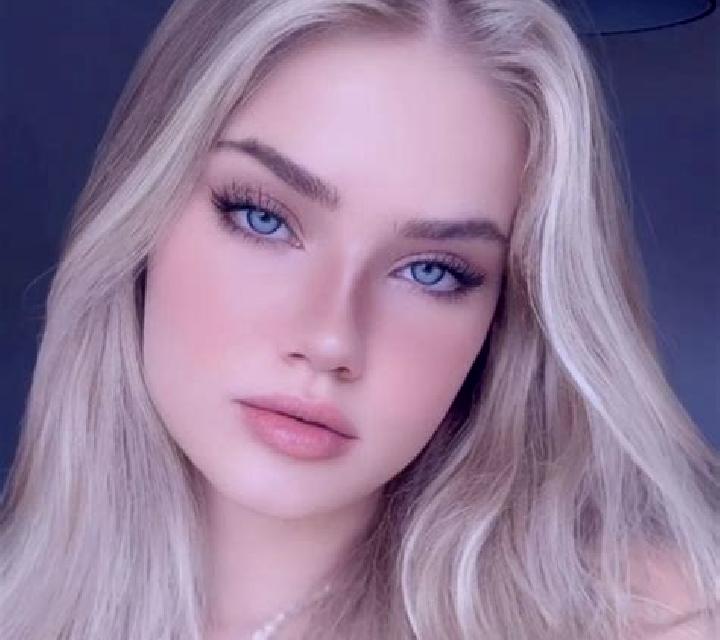 Noa, 21, acompañante morena de ojos marrones y etnia mediterránea basada en Los Roques. Ofrece Chica de fiesta, Noche completa, 69, Cita de cena, Juego de ro...