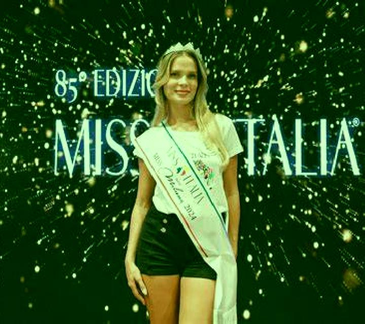 Noa, 22 — Escort en Mis, Italia
