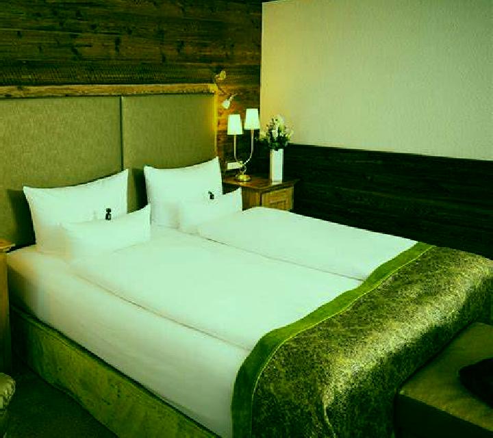 Paula, 32, acompañante rubia platino de ojos ámbar y etnia asiática basada en Chimoio. Ofrece Griego (anal), Striptease, BDSM. Disponible en domicilio y visi...