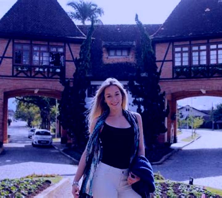 Sofía, 26 — Escort en Pomerode, Brasil