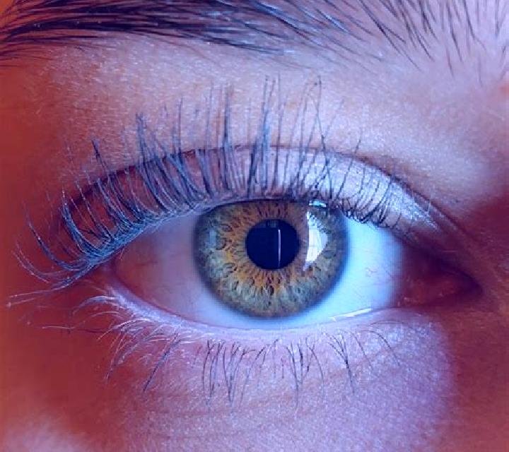 Valentina, 26, acompañante pelirroja de ojos avellana y etnia oriente medio basada en Dingolfing. Ofrece Dominación, Hasta el final (CIM), Masaje, Francés na...