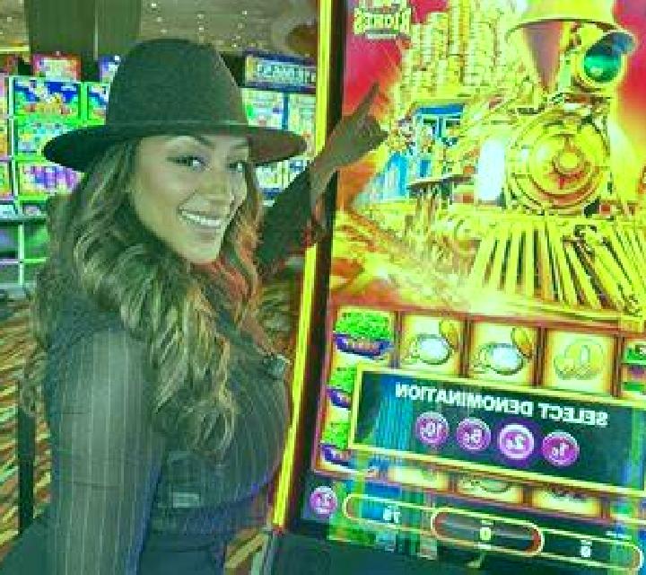 Vega, 26, acompañante rubia de ojos ámbar y etnia india basada en Carmacks. Ofrece Experiencia de novia, Acompañante de viaje, Griego (anal), Juego de roles....